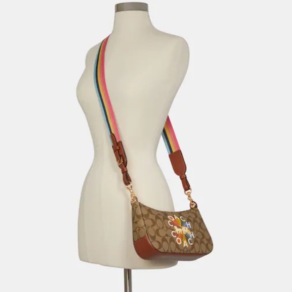 Coach Jes Baguette In Signature Canvas With Coach Radial Rainbow NWOT - Picture 4 of 10